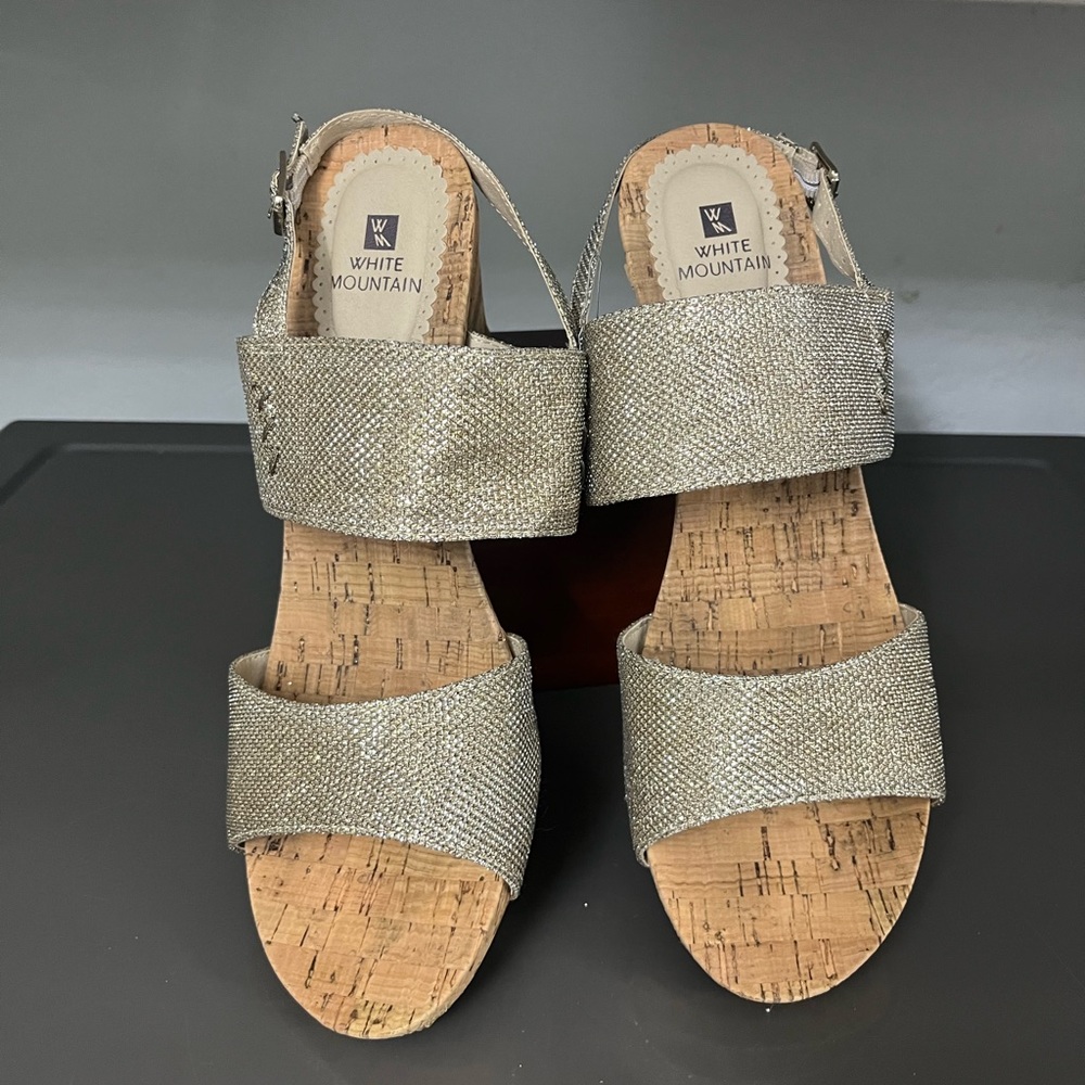 White Mountain Alexus Wedge
👡 Sandals 
White Mountain
Size 11 M